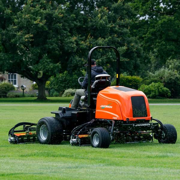Jacobsen fairway mower at work